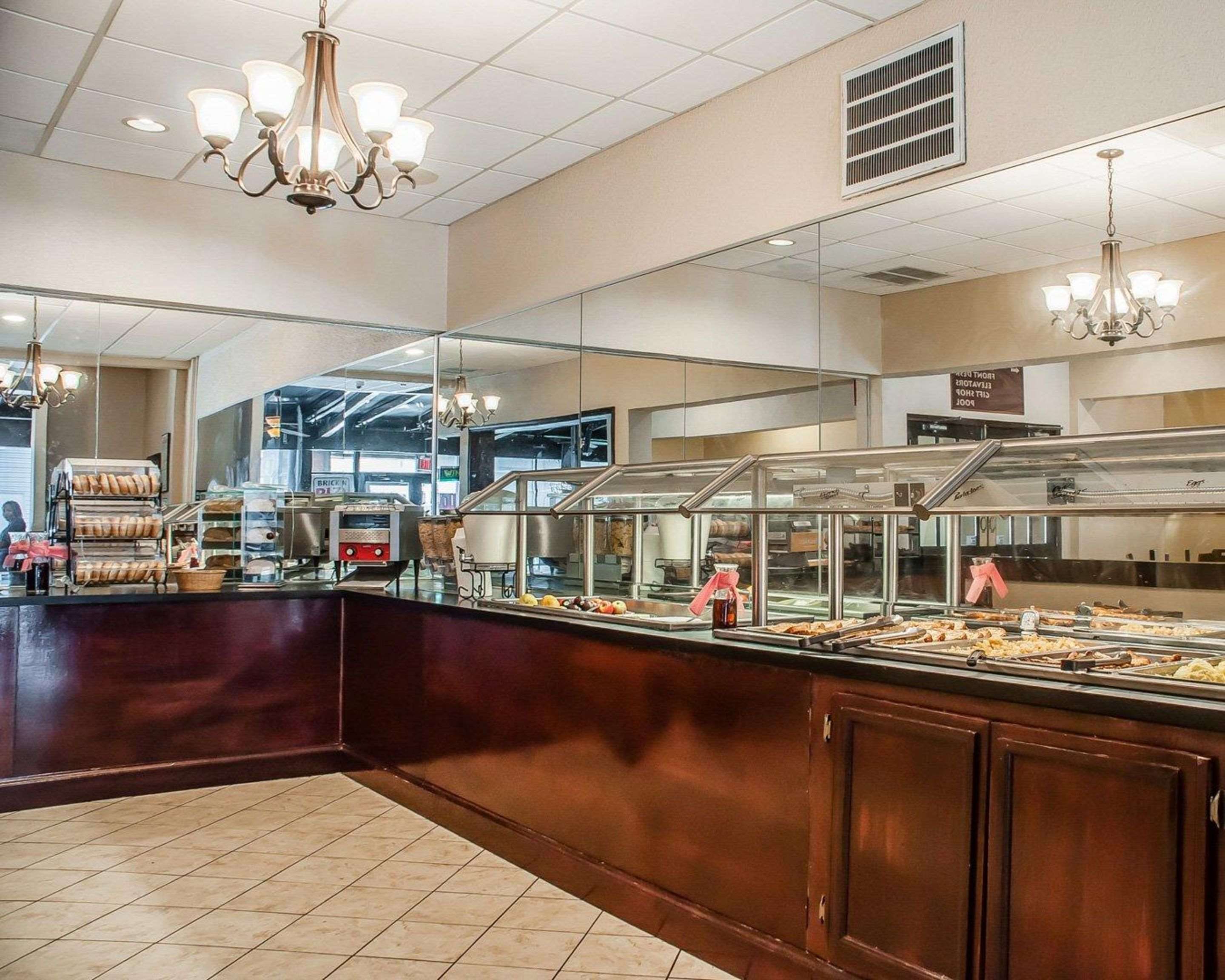 Breakfast area | Quality Hotel & Suites At The Falls