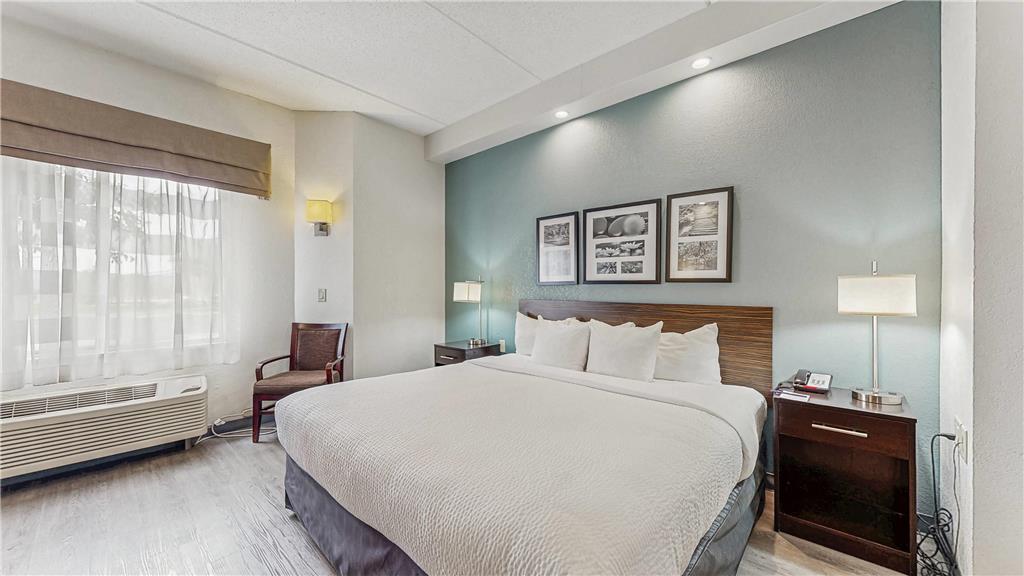 SLEEP INN & SUITES BUFFALO AIRPORT-guestroom-Guest Room,On-Site.jpg