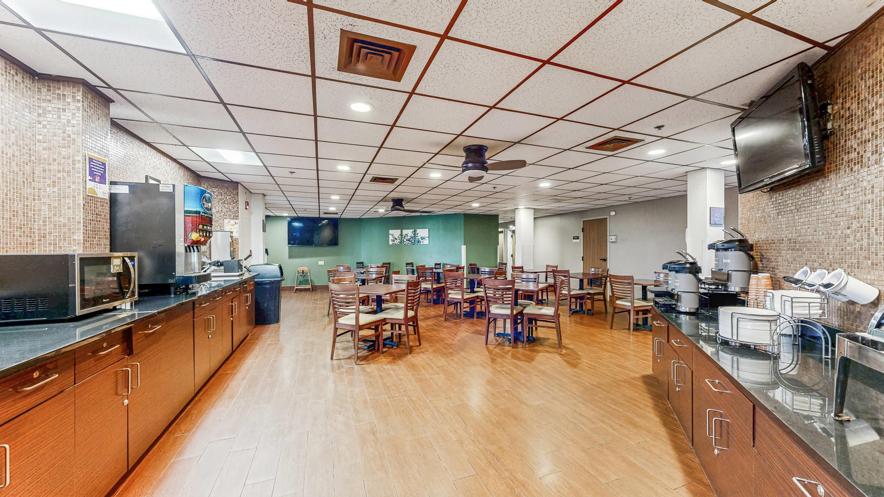 Spacious breakfast area | Sleep Inn & Suites Buffalo Airport