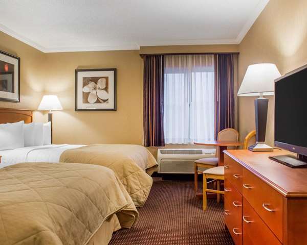  - Clarion Hotel & Suites Riverfront Oswego
