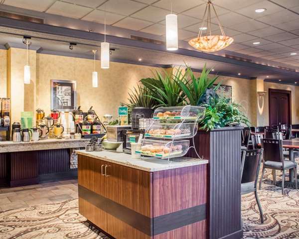 Amenities - Clarion Hotel & Suites Riverfront Oswego