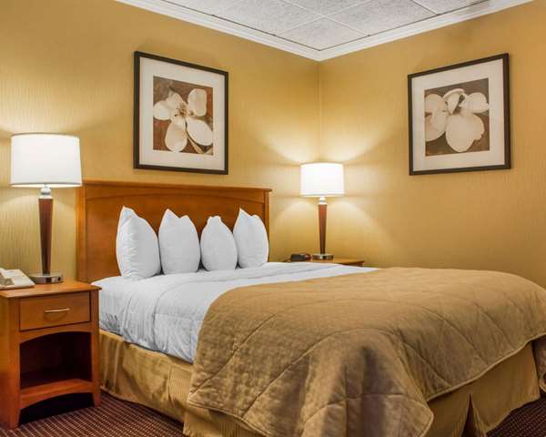  - Clarion Hotel & Suites Riverfront Oswego