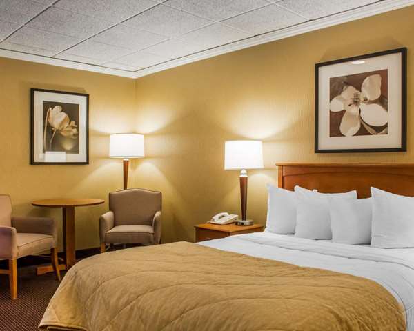  - Clarion Hotel & Suites Riverfront Oswego