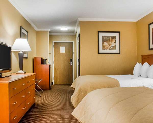  - Clarion Hotel & Suites Riverfront Oswego