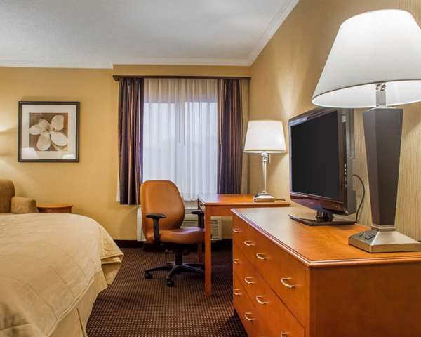  - Clarion Hotel & Suites Riverfront Oswego