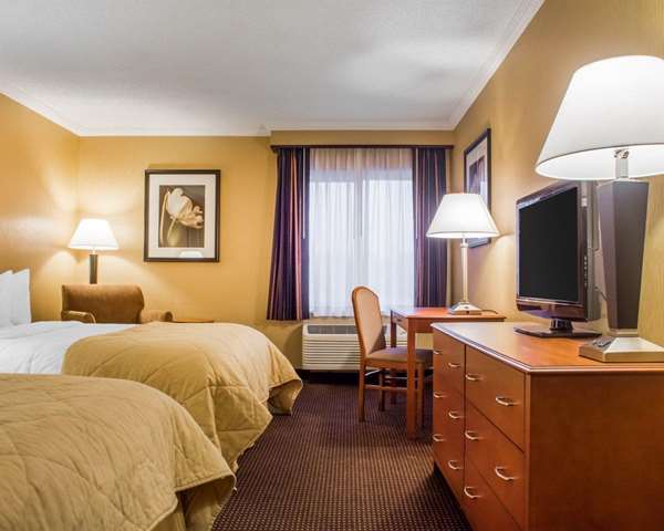  - Clarion Hotel & Suites Riverfront Oswego