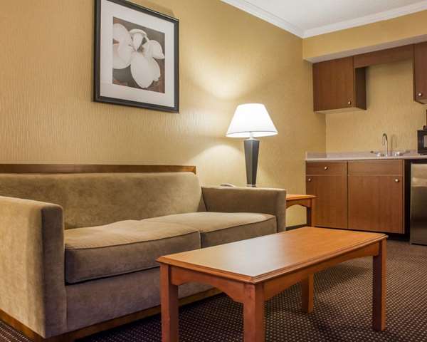 Suite - Clarion Hotel & Suites Riverfront Oswego