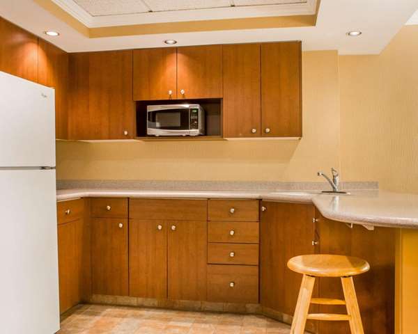 Suite - Clarion Hotel & Suites Riverfront Oswego