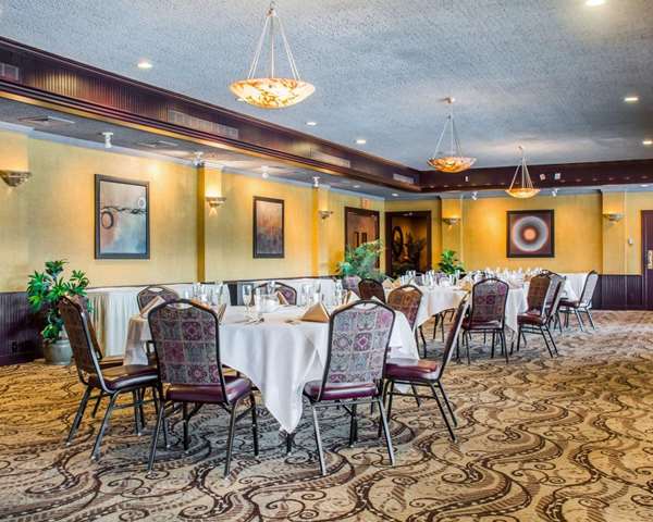  - Clarion Hotel & Suites Riverfront Oswego