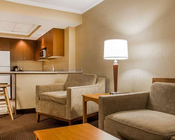 Suite - Clarion Hotel & Suites Riverfront Oswego