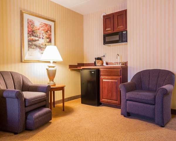 Suite - Comfort Inn & Suites Hawthorne