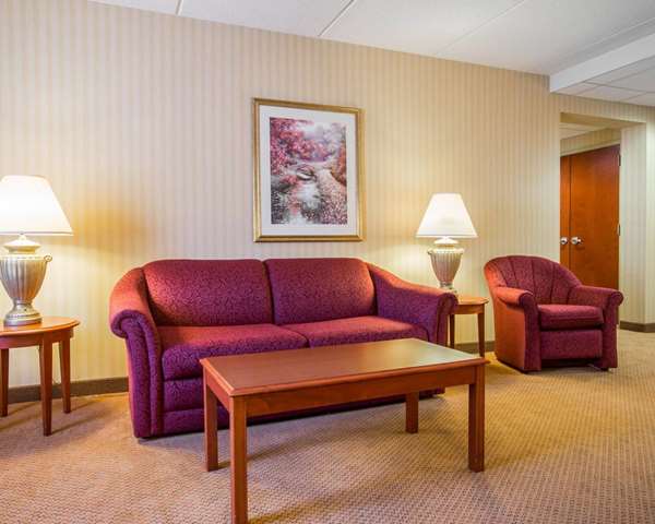 Suite - Comfort Inn & Suites Hawthorne