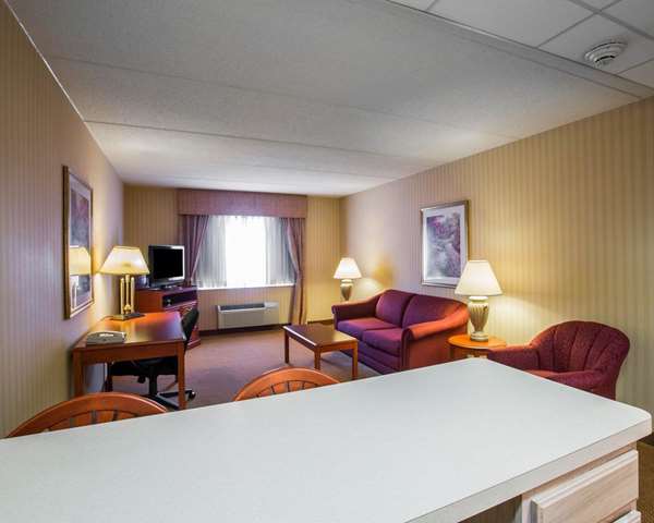 Suite - Comfort Inn & Suites Hawthorne