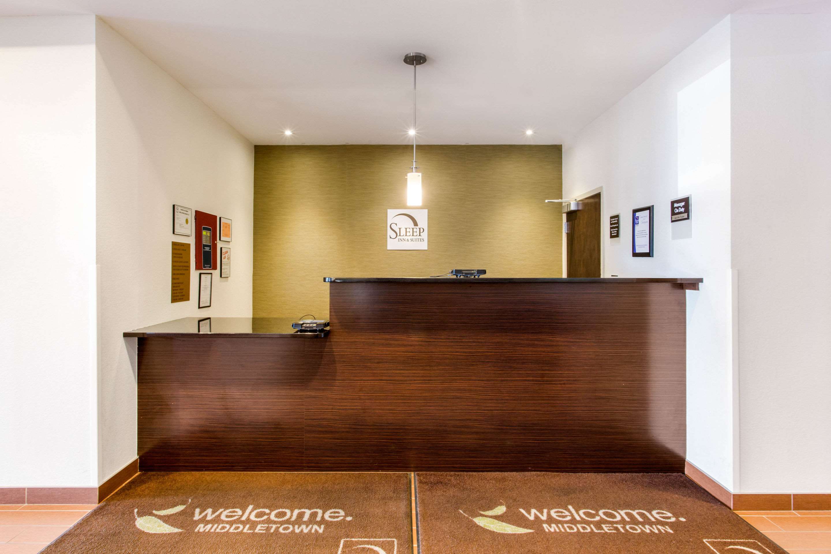 Front desk | Sleep Inn & Suites Middletown - Goshen
