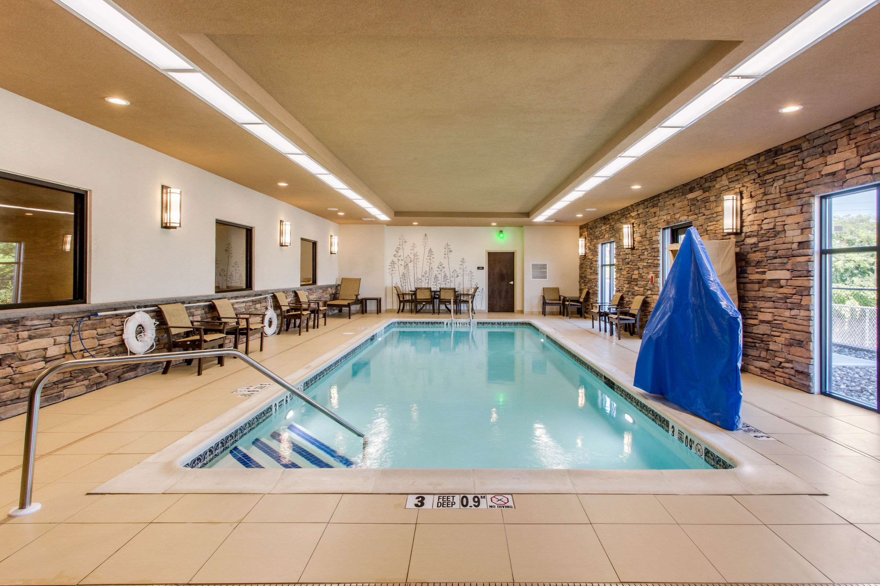 Indoor heated pool | Sleep Inn & Suites Middletown - Goshen