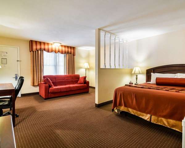 Suite - Rodeway Inn Weedsport - I-90, Exit 40