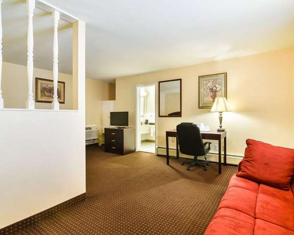 Suite - Rodeway Inn Weedsport - I-90, Exit 40