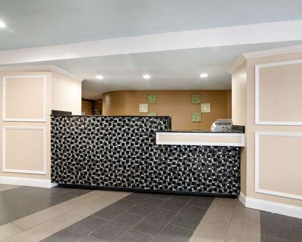  - Rodeway Inn Syracuse - I-90, Exit 35