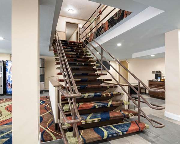  - Rodeway Inn Syracuse - I-90, Exit 35