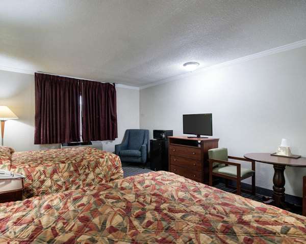  - Rodeway Inn Syracuse - I-90, Exit 35