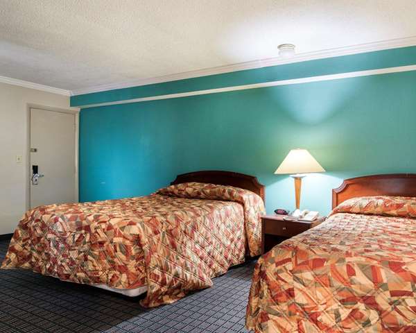  - Rodeway Inn Syracuse - I-90, Exit 35