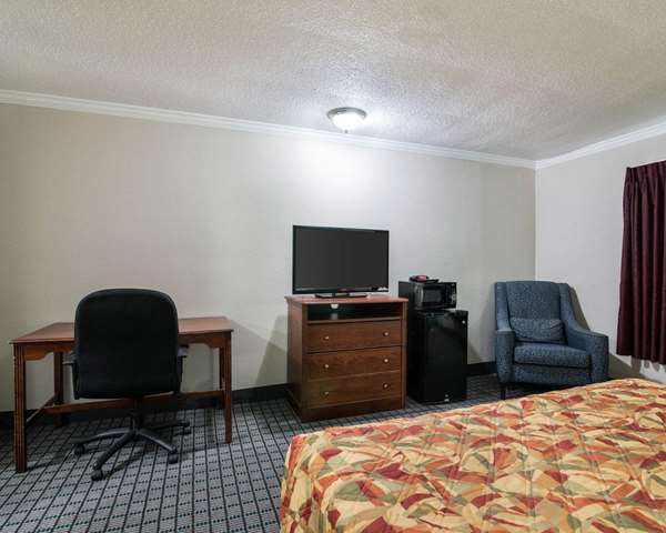  - Rodeway Inn Syracuse - I-90, Exit 35