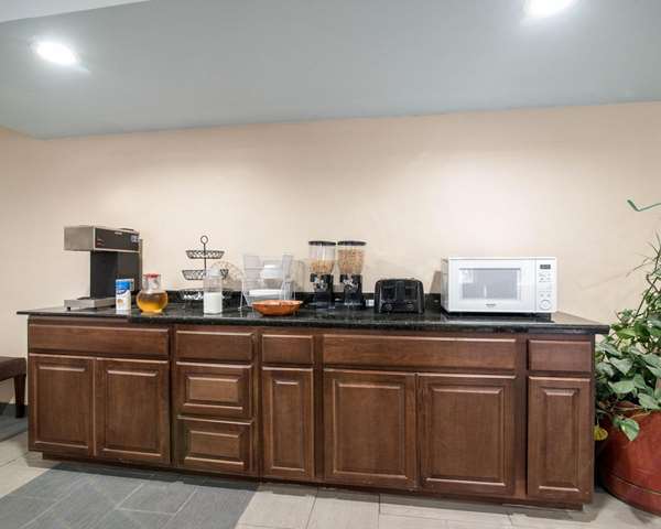 Amenities - Rodeway Inn Syracuse - I-90, Exit 35