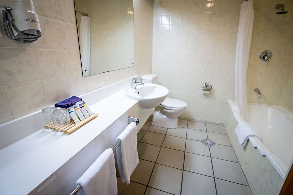 COMFORT HOTEL FLAMES WHANGAREI-guestroom-Guest Room,Suite,On-Site.jpg