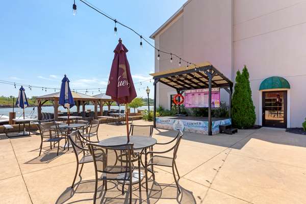  - Comfort Inn River's Edge Huron