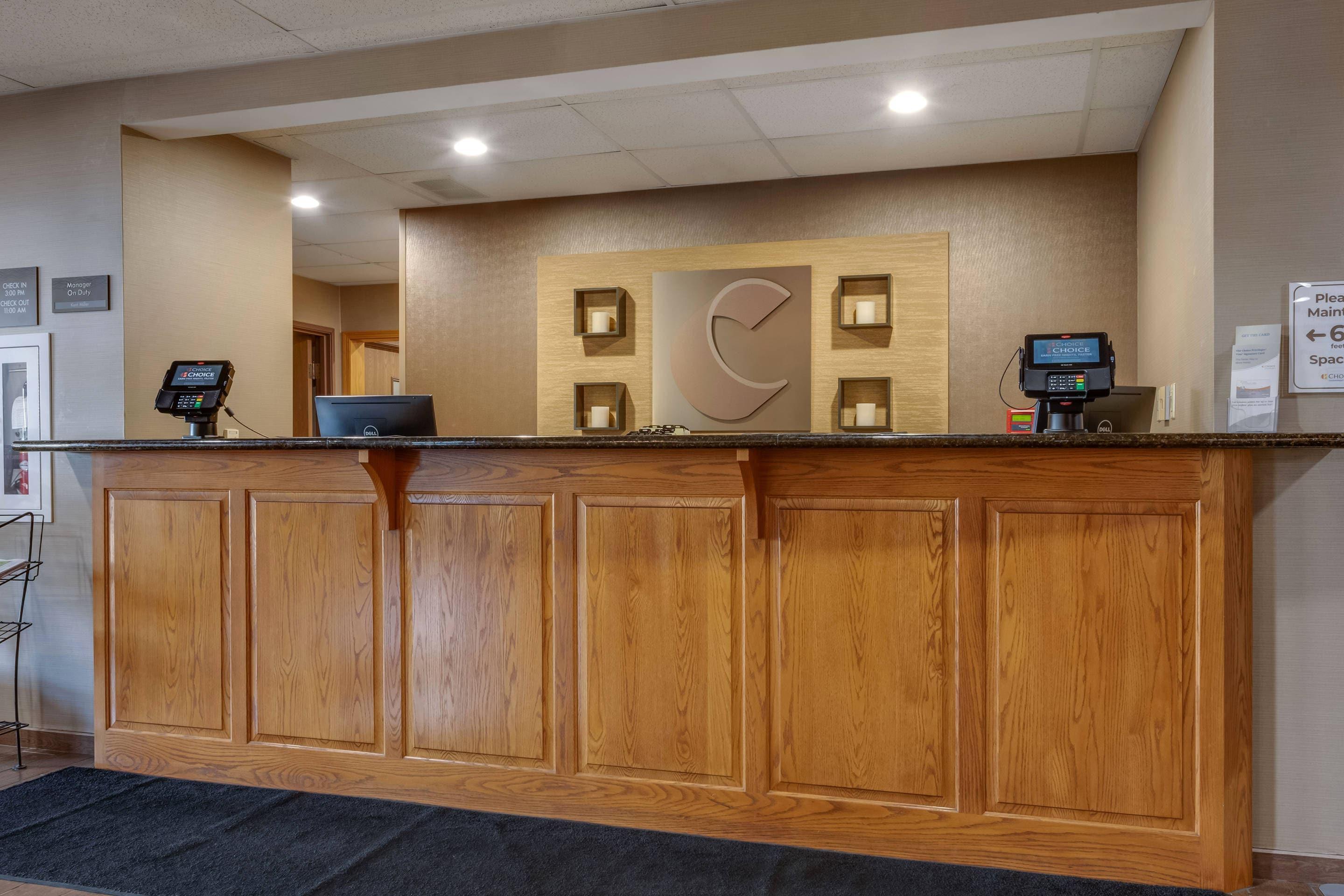 Front desk | Comfort Inn