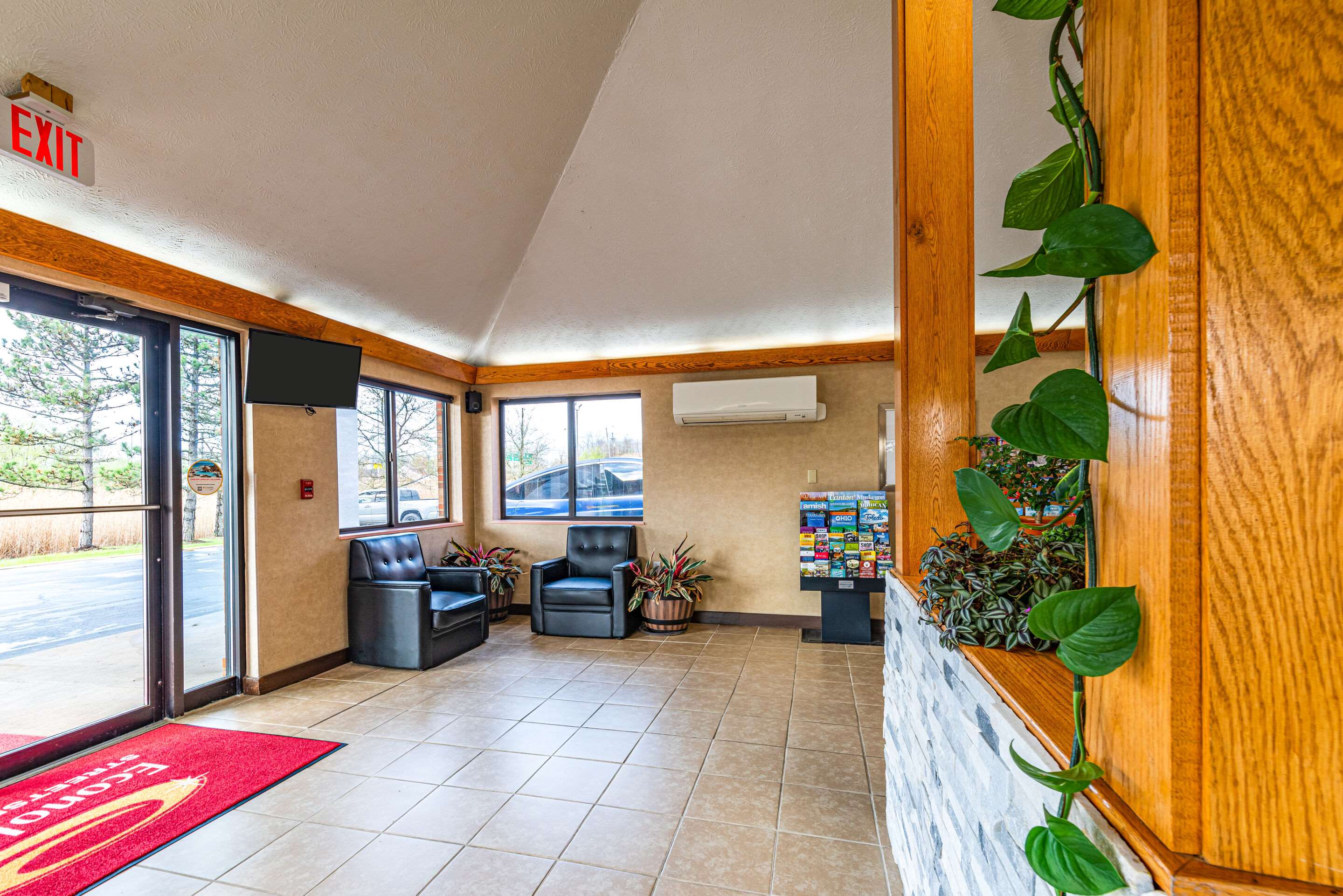 Hotel lobby | Econo Lodge Cleveland Southeast - Kent