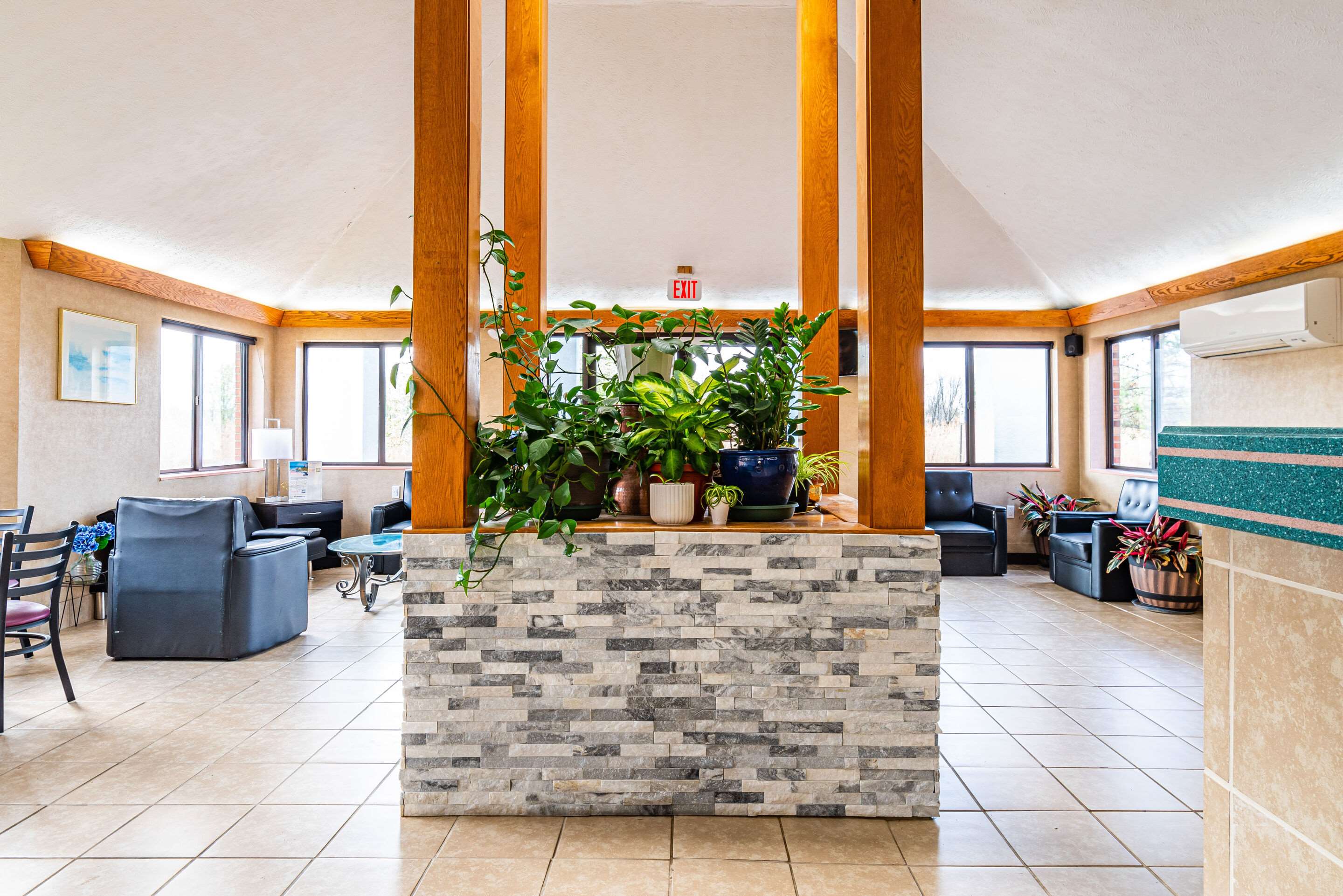 Hotel lobby | Econo Lodge Cleveland Southeast - Kent