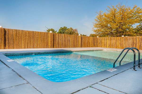 Pool - Blu Hotel Blue Ash - I-275, Exit 47