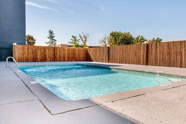 Pool - Blu Hotel Blue Ash - I-275, Exit 47