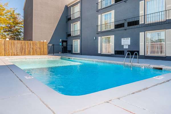 Pool - Blu Hotel Blue Ash - I-275, Exit 47