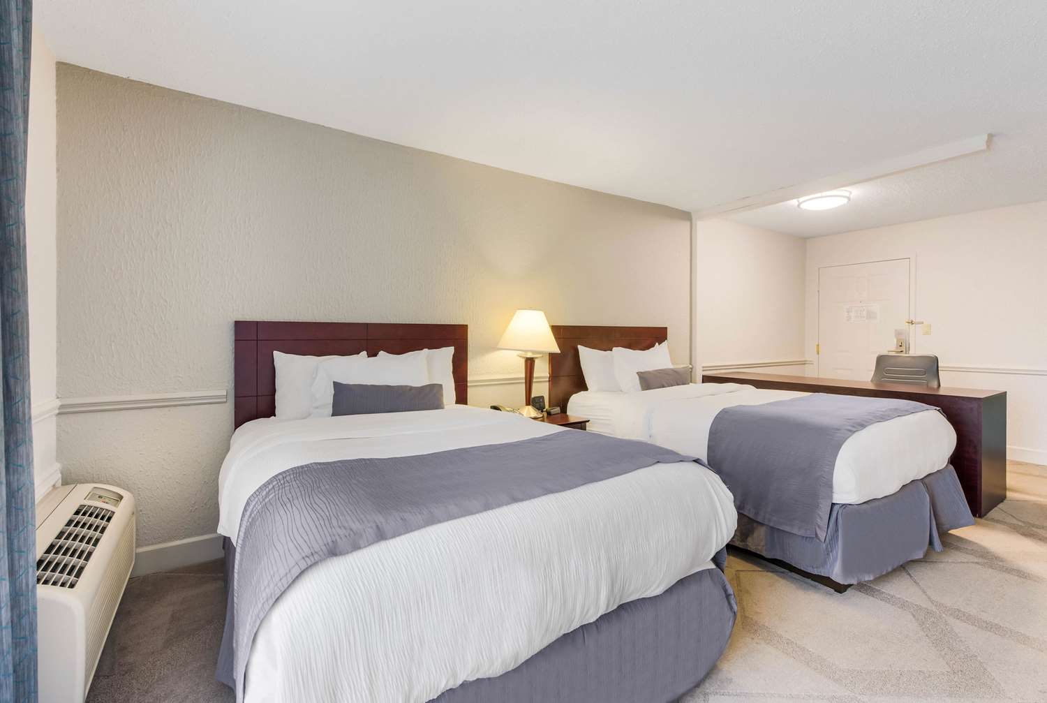 Blu Hotel Blue Ash, OH See Discounts