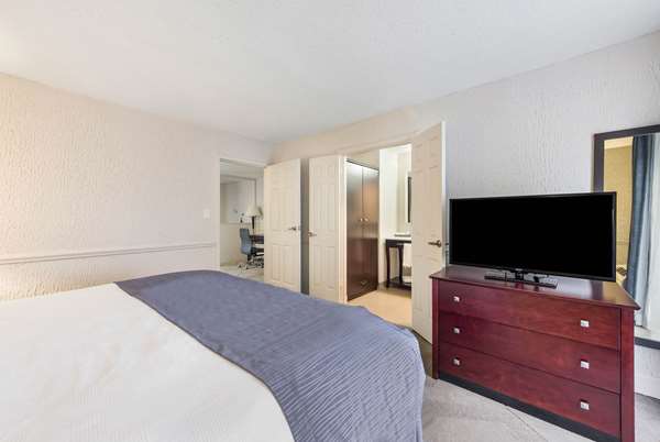 Suite - Blu Hotel Blue Ash - I-275, Exit 47