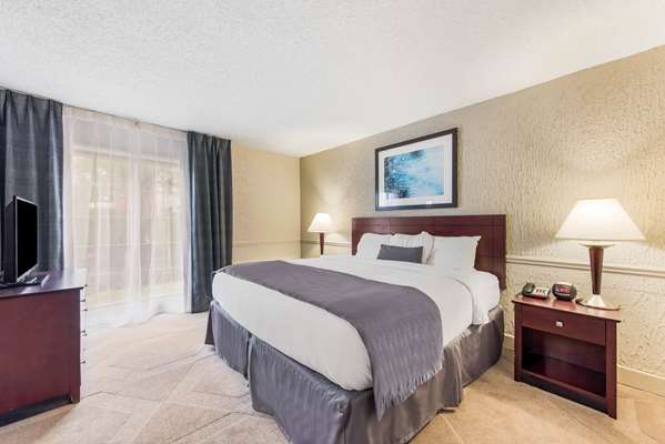 Suite - Blu Hotel Blue Ash - I-275, Exit 47