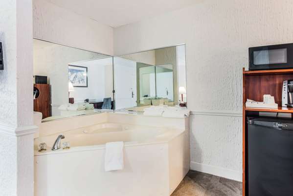 Suite - Blu Hotel Blue Ash - I-275, Exit 47