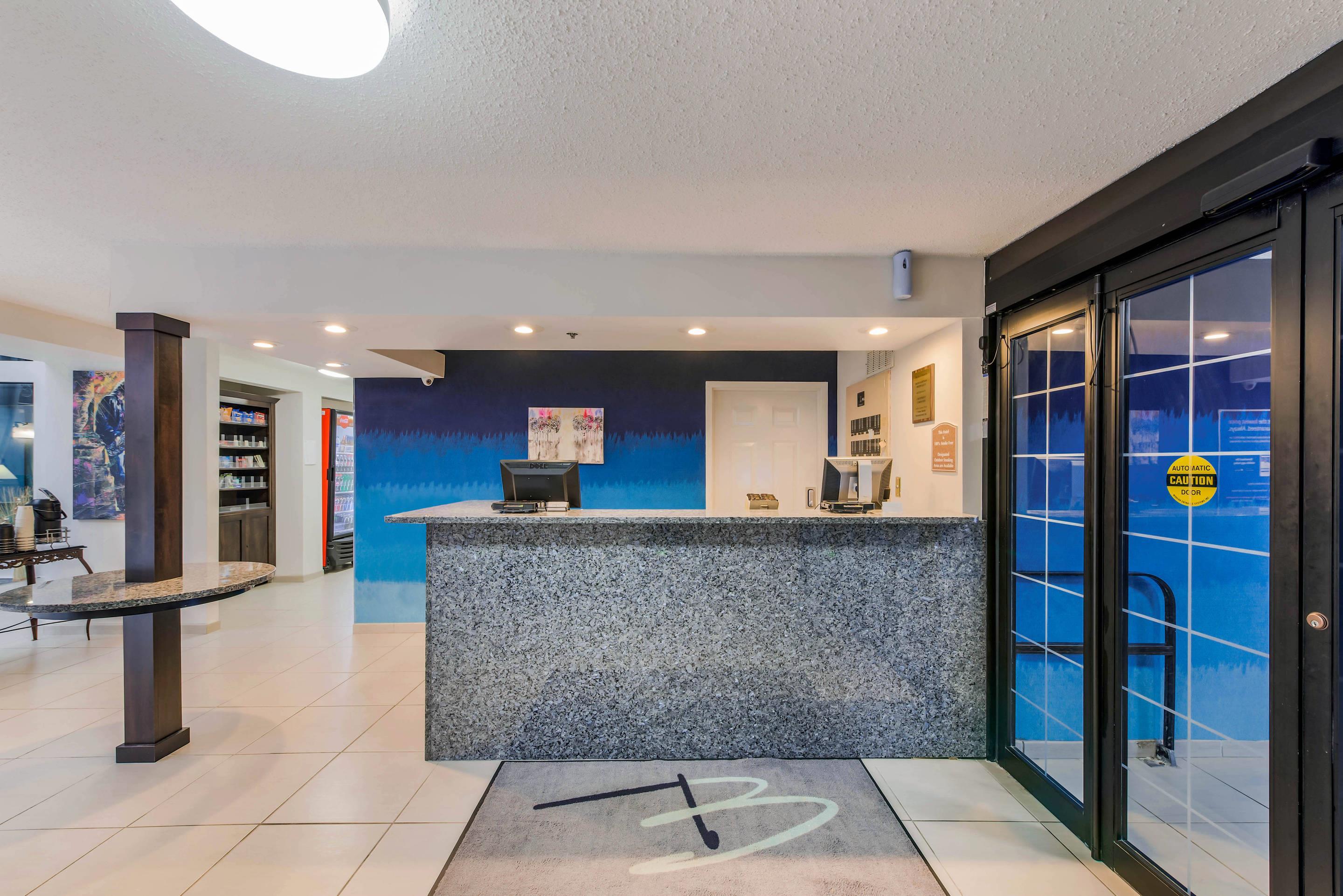Front desk | The Blu Hotel Blue Ash Cincinnati, Ascend Hotel Collection
