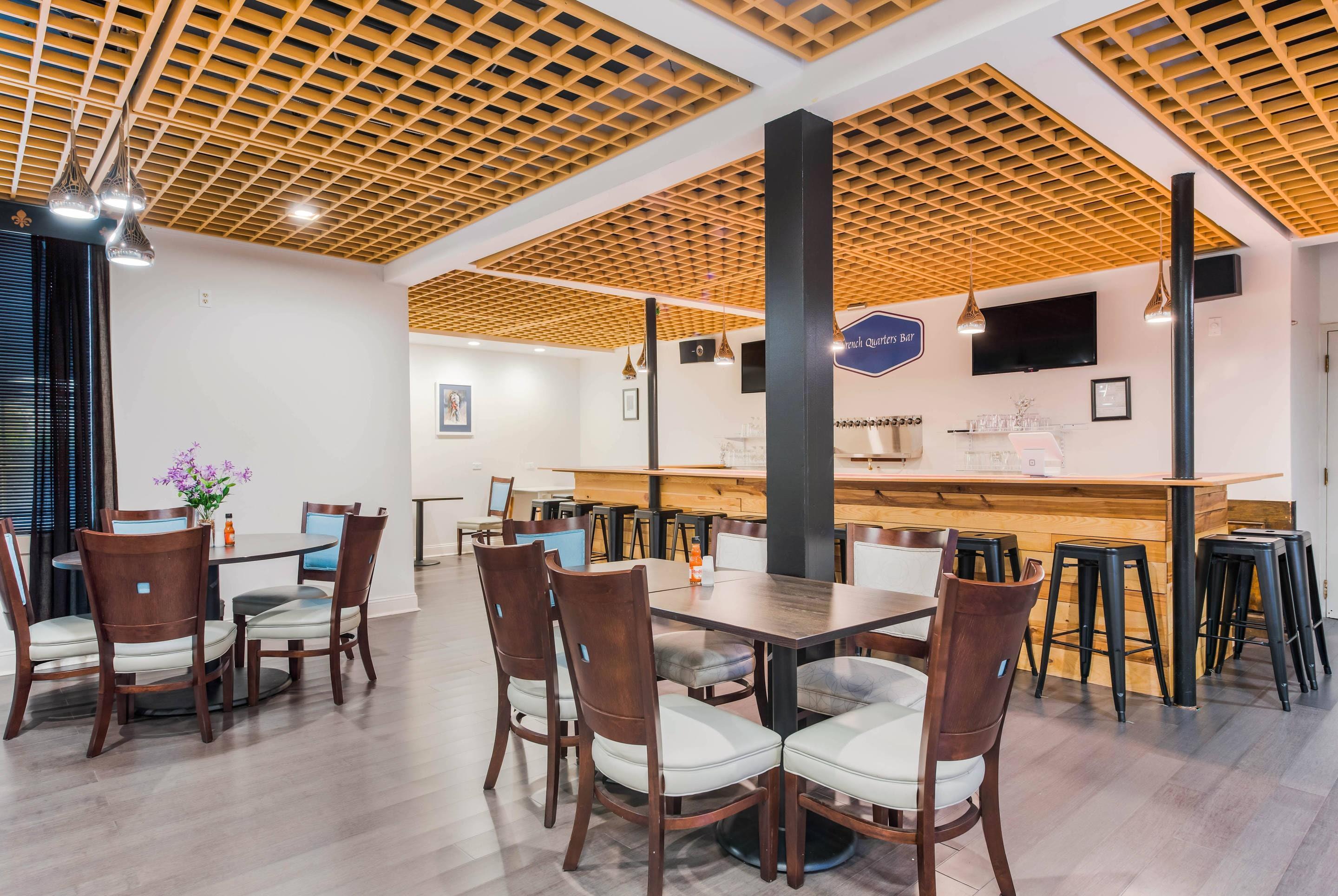 Breakfast area | The Blu Hotel Blue Ash Cincinnati, Ascend Hotel Collection