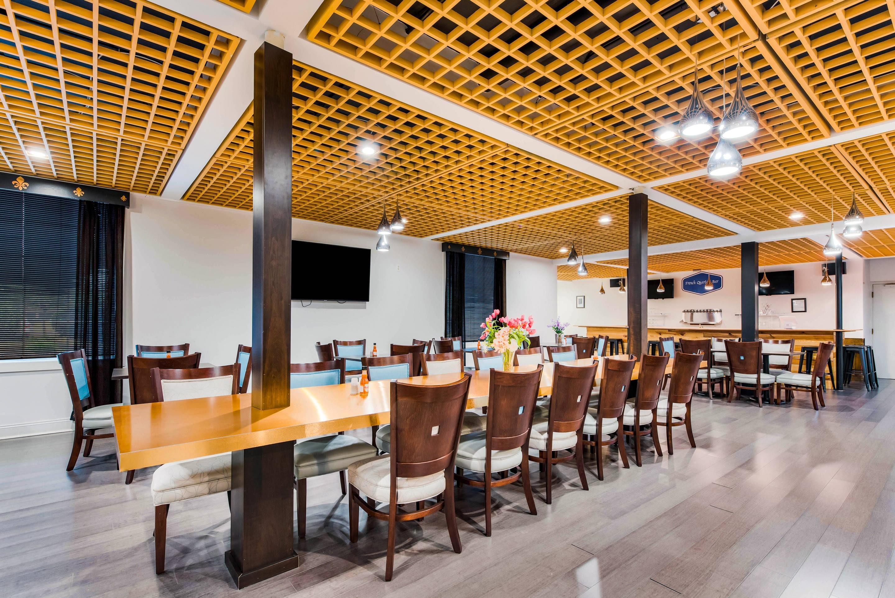 Breakfast area | The Blu Hotel Blue Ash Cincinnati, Ascend Hotel Collection