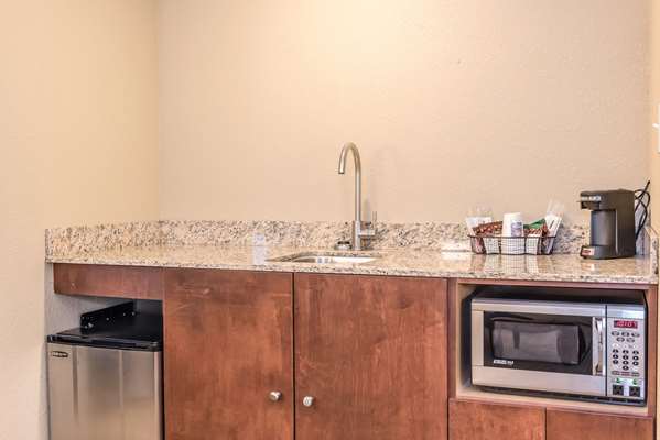 Suite - Comfort Inn Piqua - I-75, Exit 82