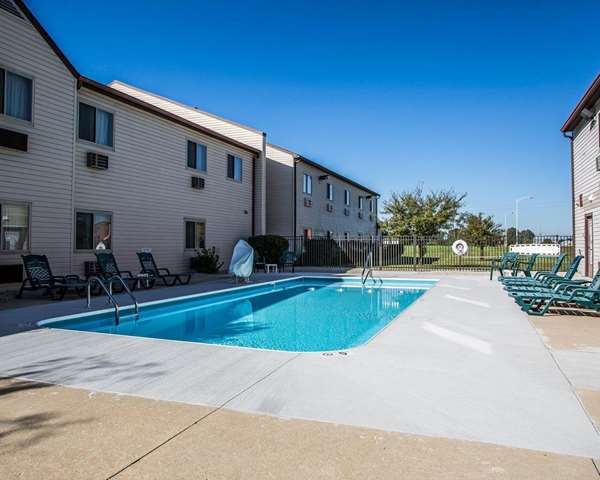 Pool - Quality Inn Sidney