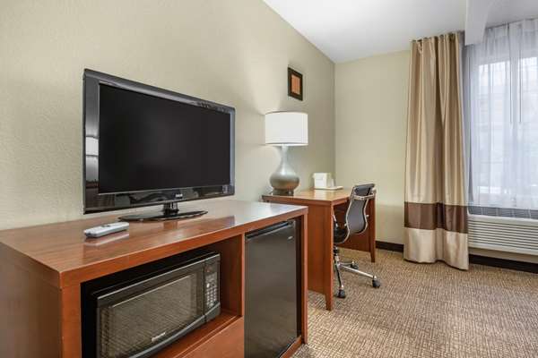  - Comfort Inn Bellville - I-71, Exit 165