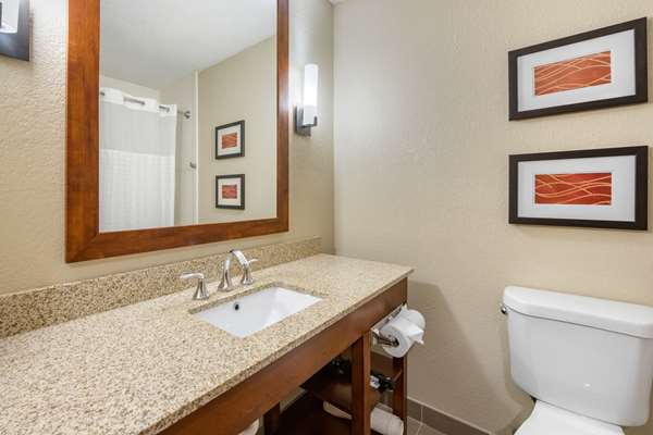  - Comfort Inn Bellville - I-71, Exit 165