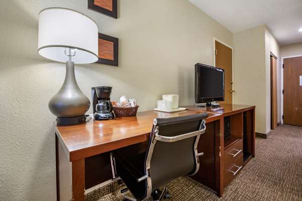  - Comfort Inn Bellville - I-71, Exit 165