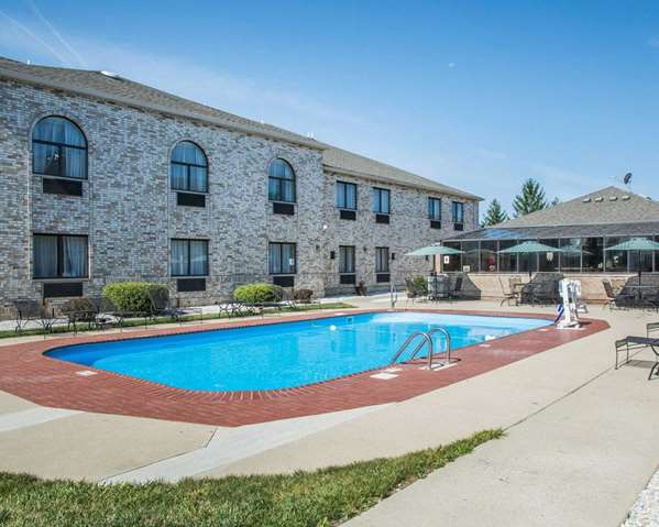Pool - Comfort Inn Bellefontaine