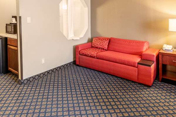 Suite - Quality Inn & Suites Seville - I-71, Exit 209