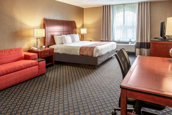 Suite - Quality Inn & Suites Seville - I-71, Exit 209